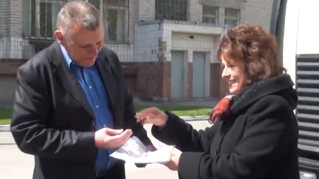 У Вільнянську з'явився новий сміттєвоз смотреть онлайн