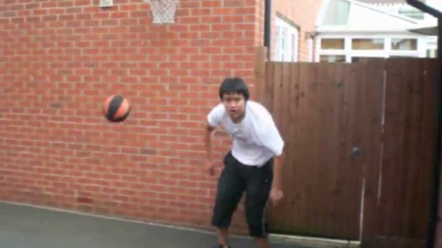 One Handed Tomahawk Dunk смотреть онлайн