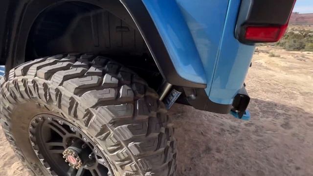 I Off-Road The Fully Electric Wrangler Magneto 2.0: Is This The Future Of Jeep? смотреть онлайн