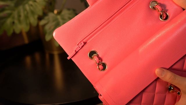 CHANEL Wear and Tear - 1 YEAR Classic Flap смотреть онлайн