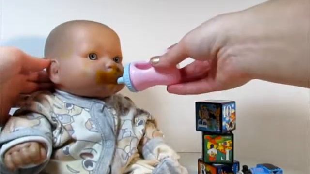 Видео с Куклой Пупсик играем в дочки матери купаем в пене Доктор Baby Doll Doctor смотреть онлайн