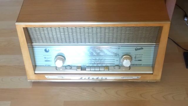 Graetz Tube Radio Melodia M418 + Ipod = classic music смотреть онлайн