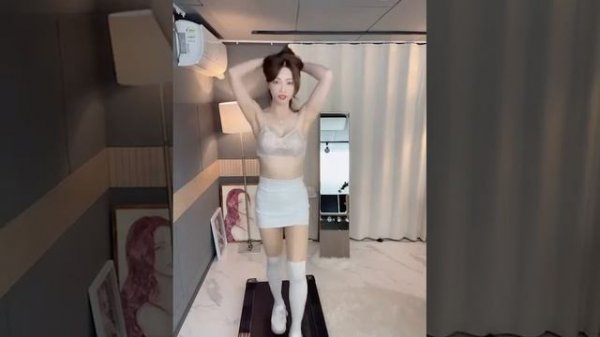 보보 흰스타킹양말 신고 런패로 운동