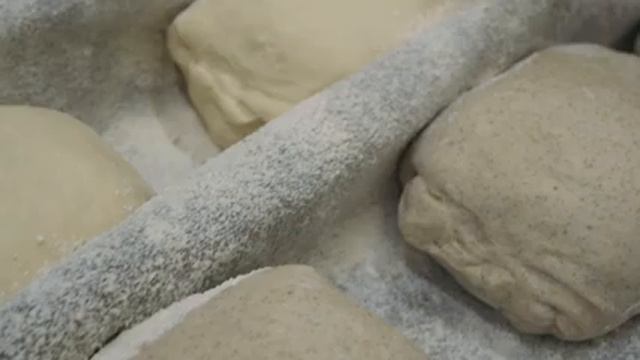 ЗАМОРОЖЕННЫЙ КРУАССАН, ХОЛОДНОЕ БРОЖЕНИЕ,АССОРТИМЕНТ ПЕКАРНИ-КОНДИТЕРСКОЙ. смотреть онлайн