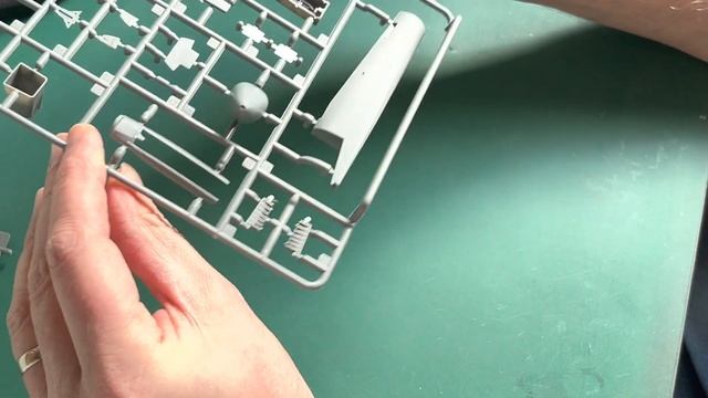 Great Wall Hobby 1/72 Scale F-14B Kit Review смотреть онлайн
