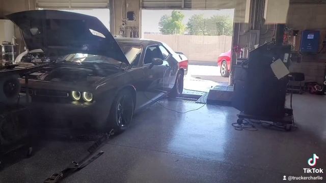 v6 challenger dyno tune 440 whp смотреть онлайн