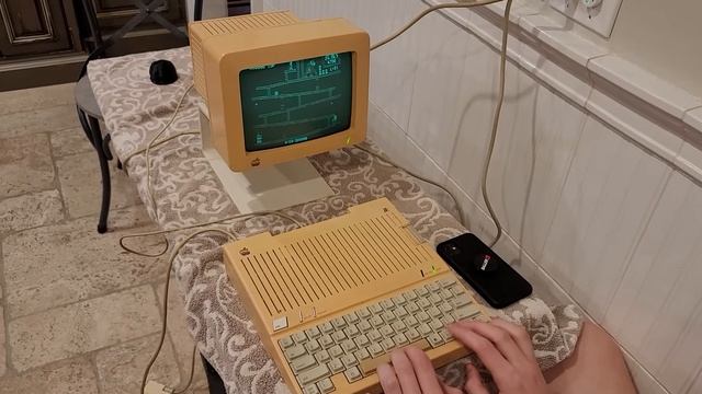 Donkey Kong on Apple IIc смотреть онлайн