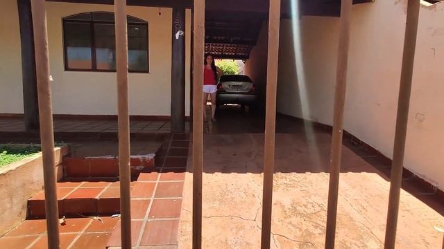 PEGUEI O CARRO DO MEU AMIGO ESCONDIDO!!! смотреть онлайн