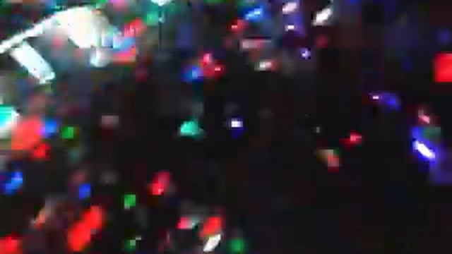 Дети танцуют на новогоднем утреннике 29.12.2012 г.,кафе "ВЕРТИКАЛЬ" смотреть онлайн