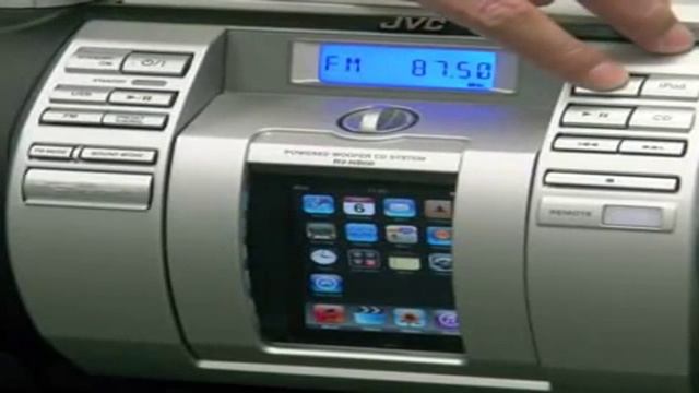 Playing iPod on JVC's BoomBlaster смотреть онлайн