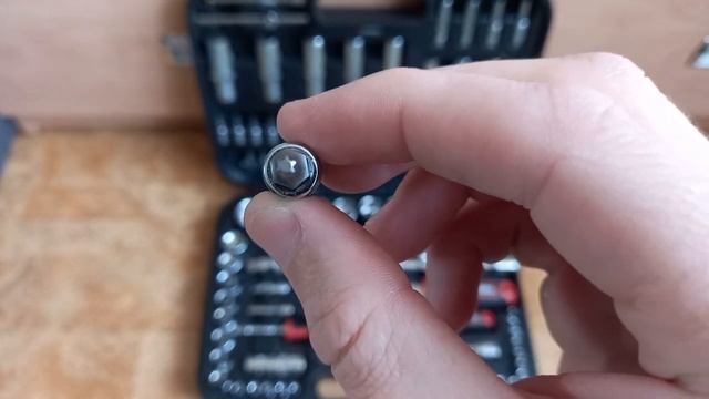 Набір інструментів Intertool STORM 1/2" , 1/4" 110 предметів ET-8110 огляд, недоліки смотреть онлайн