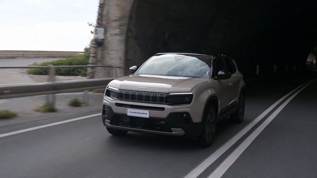 Jeep Avenger e-Hybrid смотреть онлайн