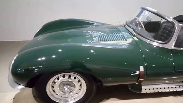 Jaguar XKSS owed by Steve McQueen смотреть онлайн