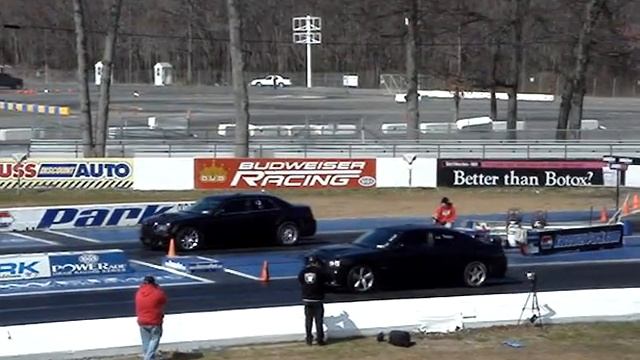 Englishtown Mopar Headsup Final - 300 SRT vs Charger SRT смотреть онлайн