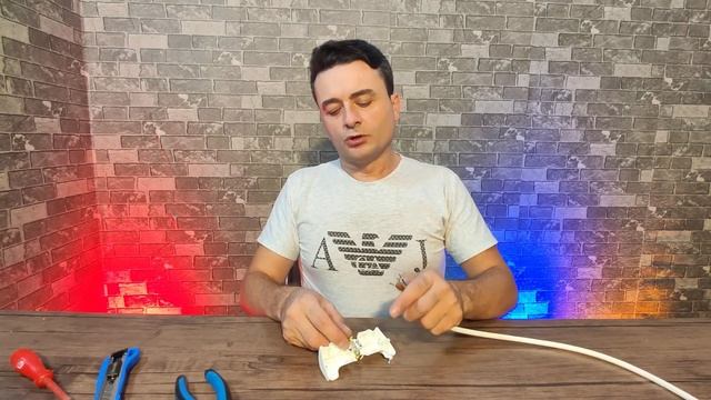 Topraklı Fişe Kablo Nasıl BAĞLANIR ...! смотреть онлайн