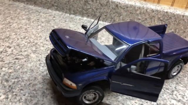 1:18 scale dodge Dakota and Durango by anson смотреть онлайн