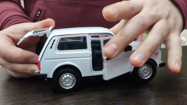 Обзор машинки Нива 4х4 1:18 белая #обзормашинок #нива4х4 #ваз