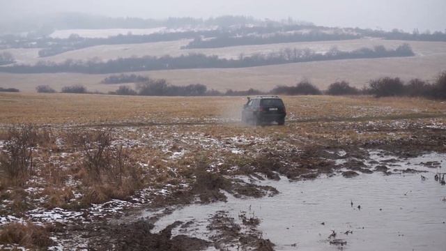 Jeep Grand Cherokee ZJ 5.2L V8 - Mud & water cross смотреть онлайн