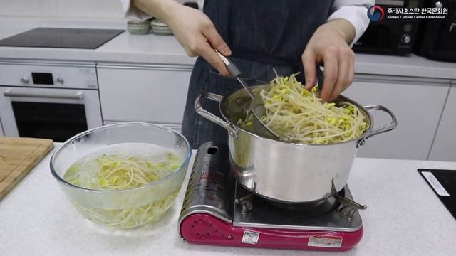 "ЩИГЫМЧИ НАМУЛЬ И КХОННАМУЛЬ МУЧИМ" (5-й урок курса по корейской кухне весеннего семестра 2021 г.) смотреть онлайн