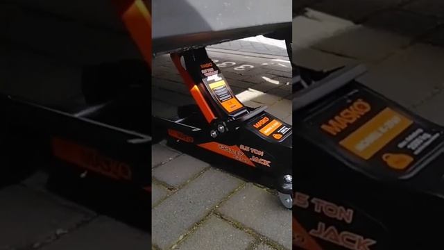 Can the cheap MASKO Hydraulic Floorjack from Amazon lift my heavy Bolt EV to change the tires? смотреть онлайн
