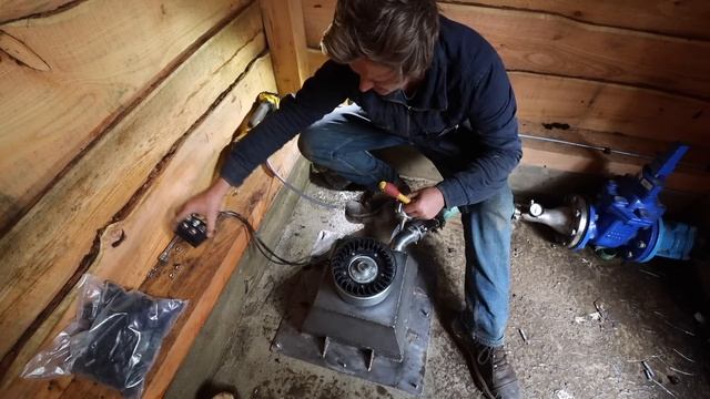 North Wales 1.5 Kw Hydroelectric System Part 6 Running the turbine For The First Time смотреть онлайн