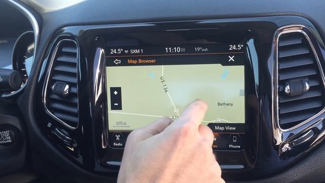 UConnect 8.4 Touch Screen in the 2017 Jeep Compass смотреть онлайн