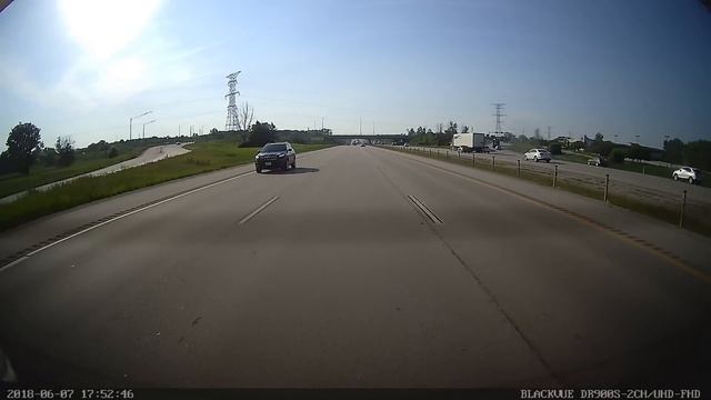 Hood flies off Toyota Camry nearly hitting Jeep смотреть онлайн