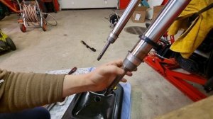 (1/3) Ремонт передней вилки на Harley-Davidson Softail