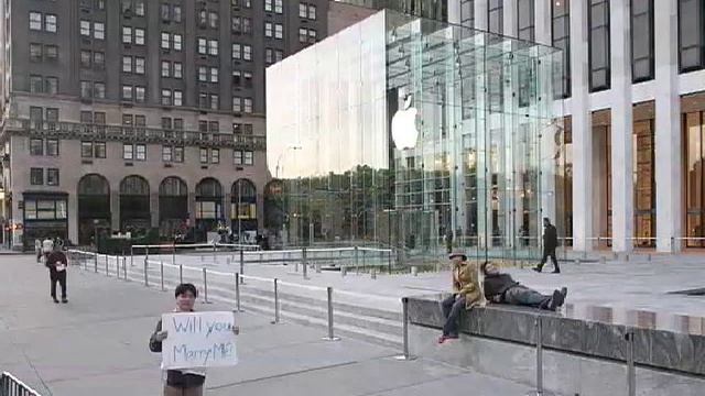 Man Proposes on Apple's Time Lapse Video смотреть онлайн