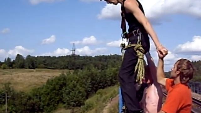 Прыжок с моста на верёвке.AVI смотреть онлайн