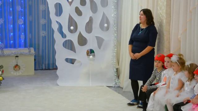 НОВОГОДНИЙ УТРЕННИК садик 299 группа ЛУЧИКИ 15.12.2017 смотреть онлайн