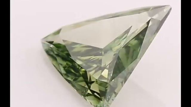 Triangle Cut Loose Diamond 2.21 Ct, APPLE GREEN Color Irradiated, SI1 IGL Certified смотреть онлайн