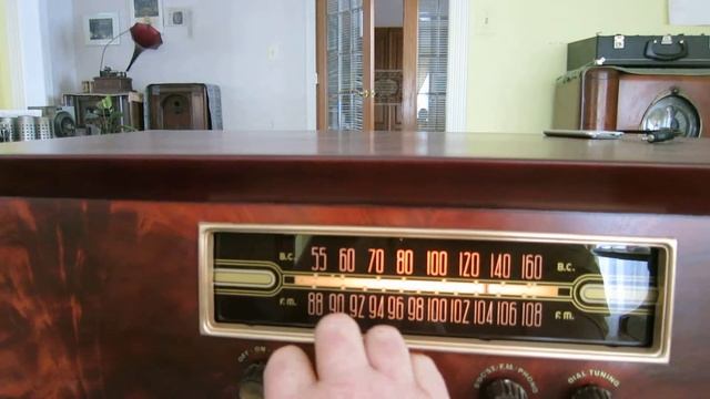 Philco 49-1606 Operating on FM, AM, Phono and iPod смотреть онлайн
