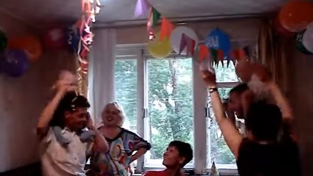 танцы годовасиков.wmv