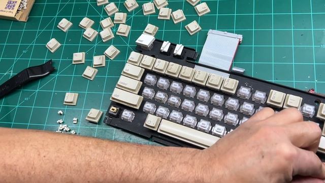 Apple IIc key cap adapter! смотреть онлайн
