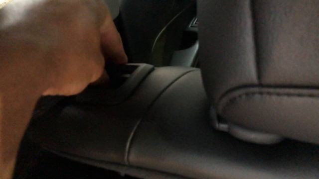 Jeep Compass - How to lay rear seats flat смотреть онлайн