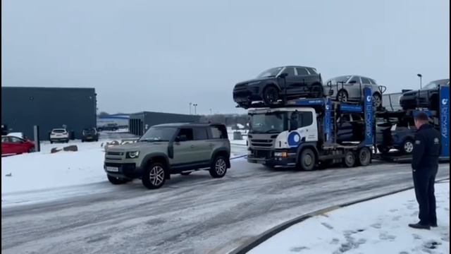 Land Rover Defender pulls 7 Car Transporter | Putting the Defender to the Test | Stafford Land Rove смотреть онлайн