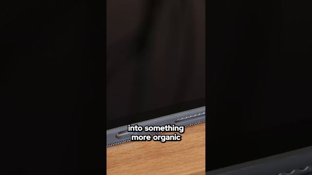 Looking at the Design of the Logitech Combo Touch смотреть онлайн