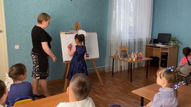 Еременко Вера Юрьевна. Урок в студии раннего развития 