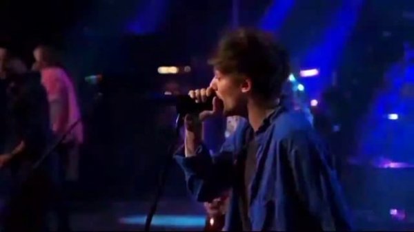 One direction- Midnight memories, live at Apple music festival, 2015, (Liam's high note in the end)