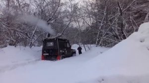 Уаз по снегу на Silverstone 33/10.5/R15