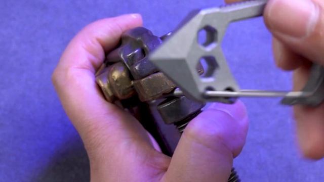 KeyUnity KU02 Titanium EDC 7 in 1 Multi-tool Carabiner Keychain смотреть онлайн