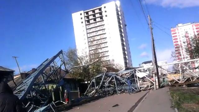 Упал кран в Красноярске по ул. Киренского - Маркса. 2017-05-09 (2). смотреть онлайн