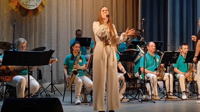 Большой осенний концерт. Таганрогский джаз–оркестр им. ВАЛЕНТИНА ПАРНАХА. смотреть онлайн