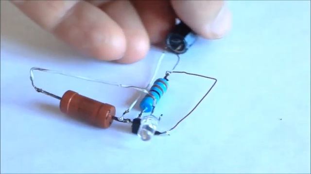 ОПТОПАРА удивительная схема Интересный генератор на ОПТРОНЕ смотреть онлайн