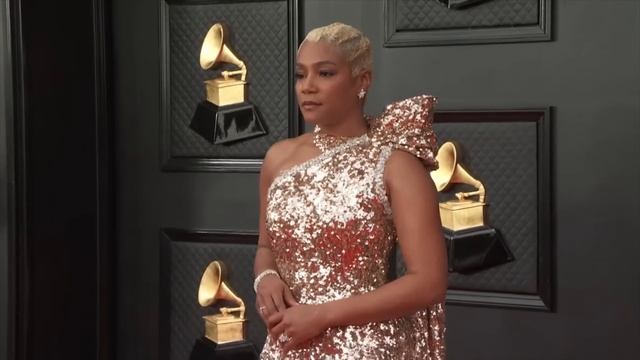 Common BEGS Tiffany Haddish To Come Back After Getting Dumped By Jennifer смотреть онлайн