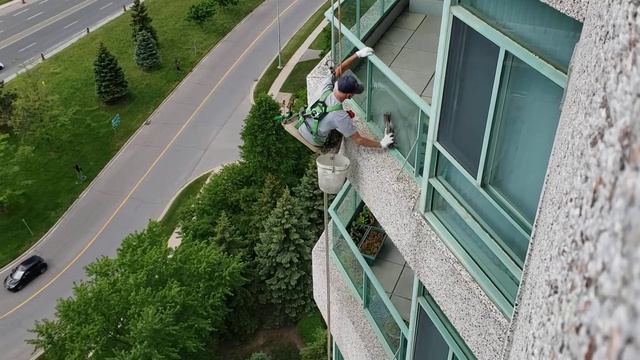 High rise window cleaning, getting on a balcony смотреть онлайн