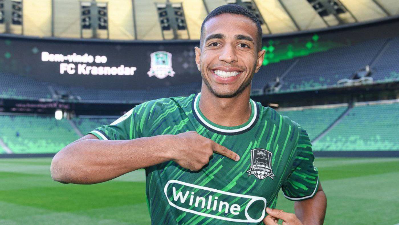 Витор Са полузащитник, помогающий атаке смотреть онлайн