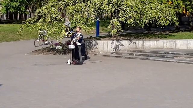 Минск уличный музыкант смотреть онлайн