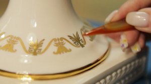 Роспись фарфора препаратом жидкого золота. Этап полировки золота агатовым карандашом